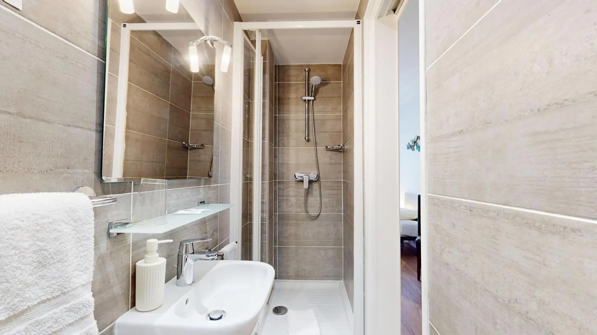 Hotel Solara Nice 2*,  França